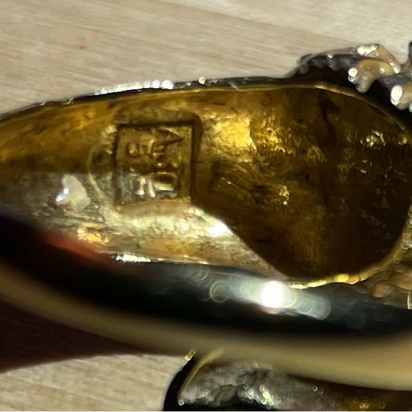 Vintage Lion Head ring and matching bracelet with emerald green enamel accents. - Picture 5 of 13